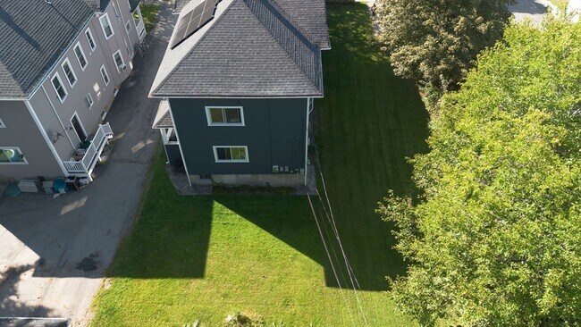 Building Photo - 4 Clearview Ave