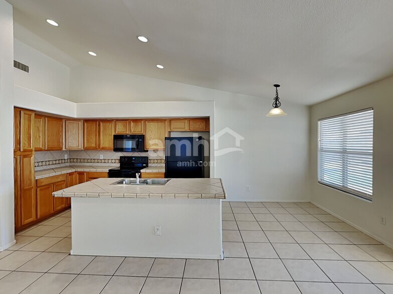 Building Photo - 7830 E Onza Ave