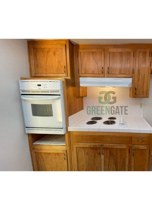 Building Photo - 925 Charleston Ave