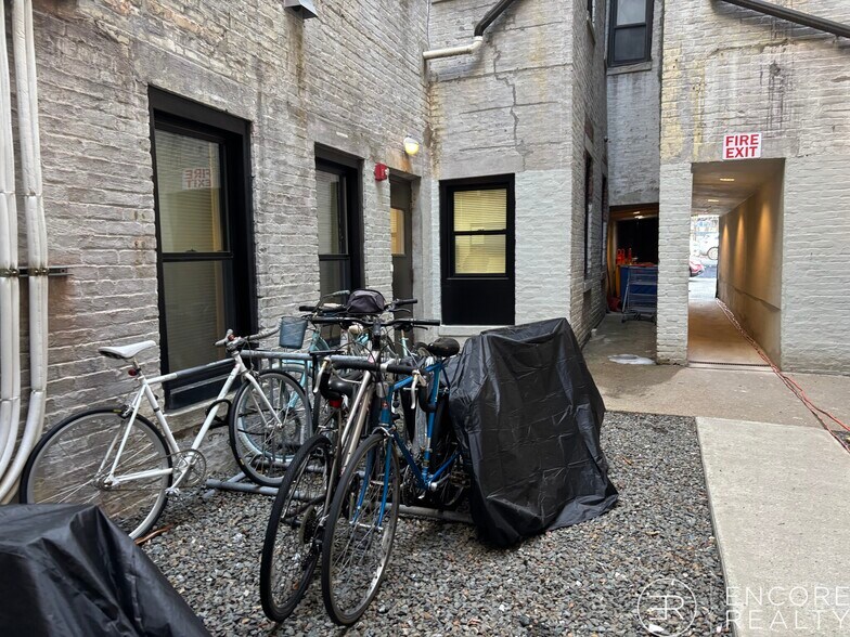 Building Photo - 8 Aberdeen St