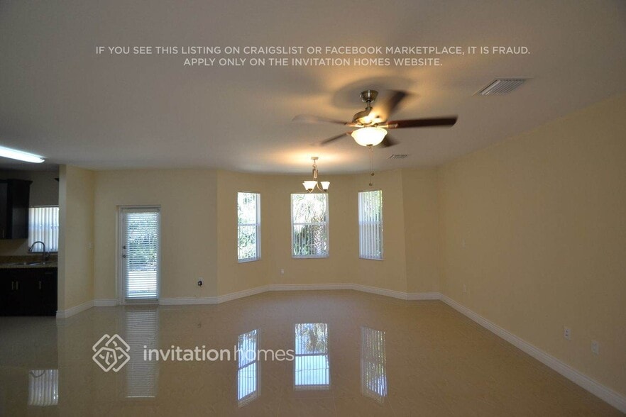 Building Photo - 2401 NE 15th Ave