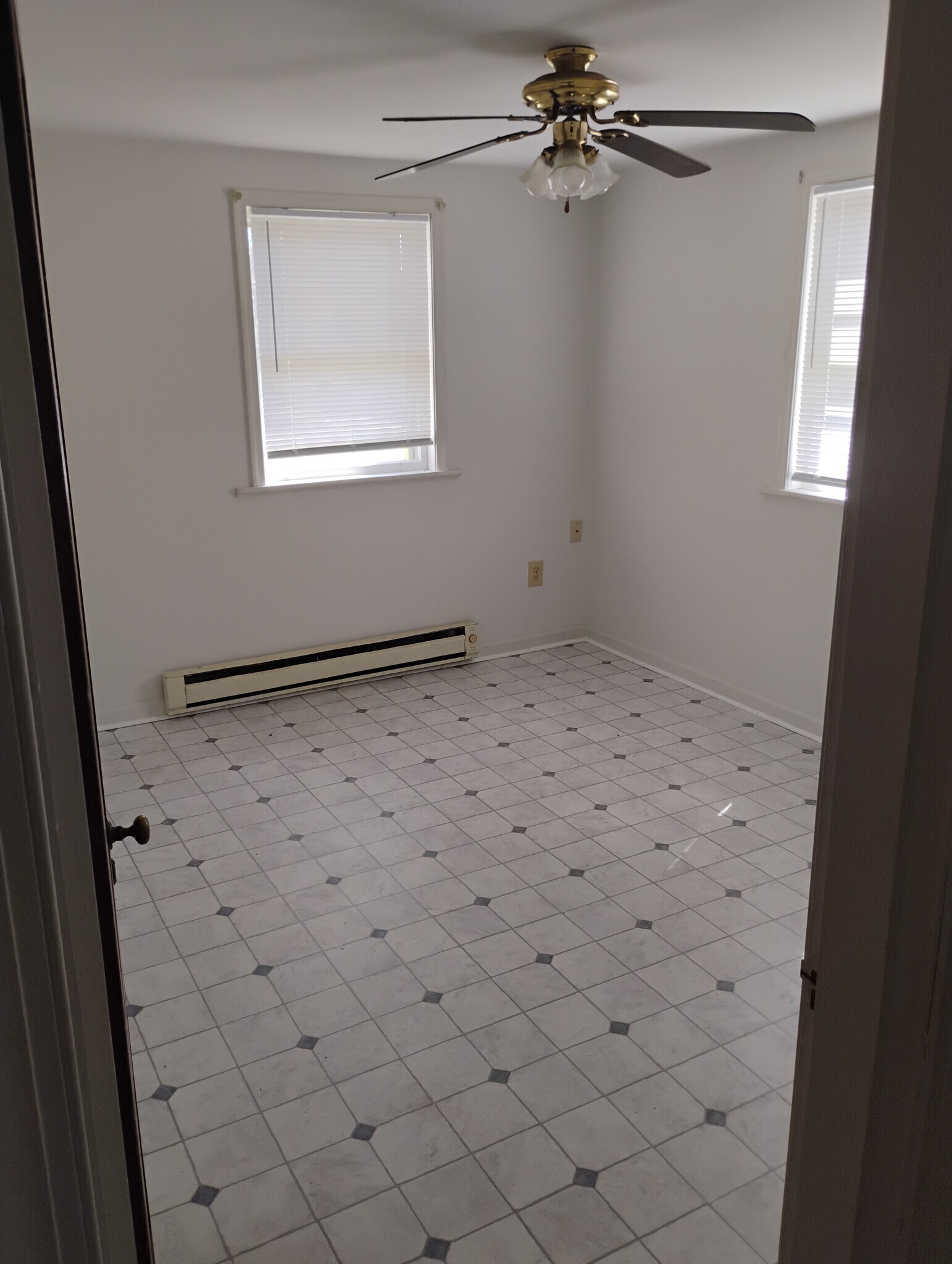 Building Photo - 701 Orchard St