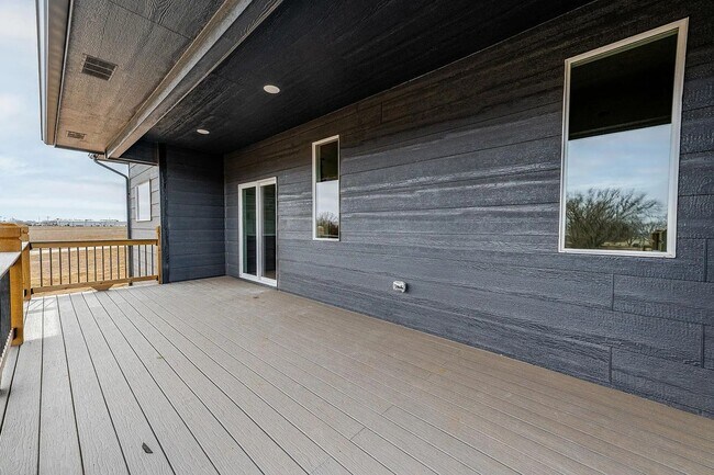 Building Photo - Single family home in Goddard Kansas. This home features 2 bedrooms, 2 bathrooms and a three car ...