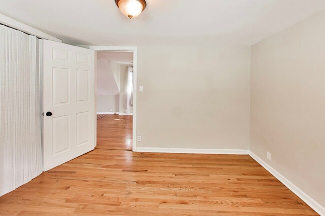 Building Photo - 4614 N Springfield Ave