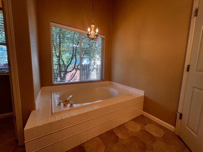 Building Photo - Must See! 3/2/3 Home in Minden, Winhaven n...