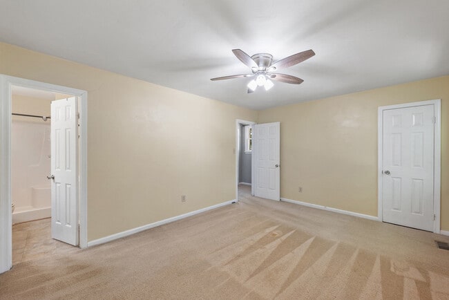 Building Photo - 2105 Grey Fox Ln