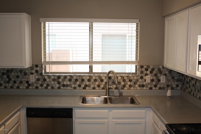 Building Photo - 6123 N 135th Dr