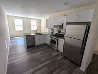 Building Photo - NY Style Townhome 3br/2ba in Gated Community with Garage Parking