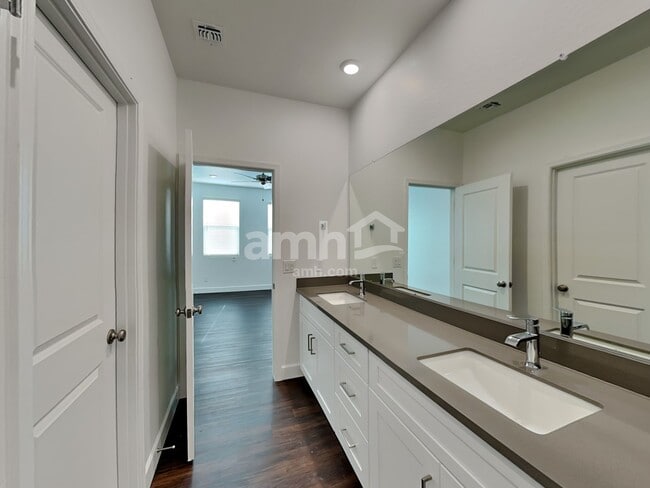 Building Photo - 2135 W Magdalena Lane