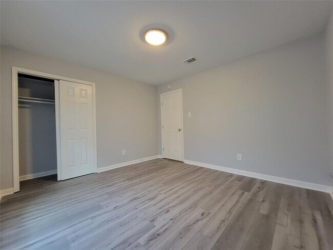 Building Photo - 2903 Catalina Dr