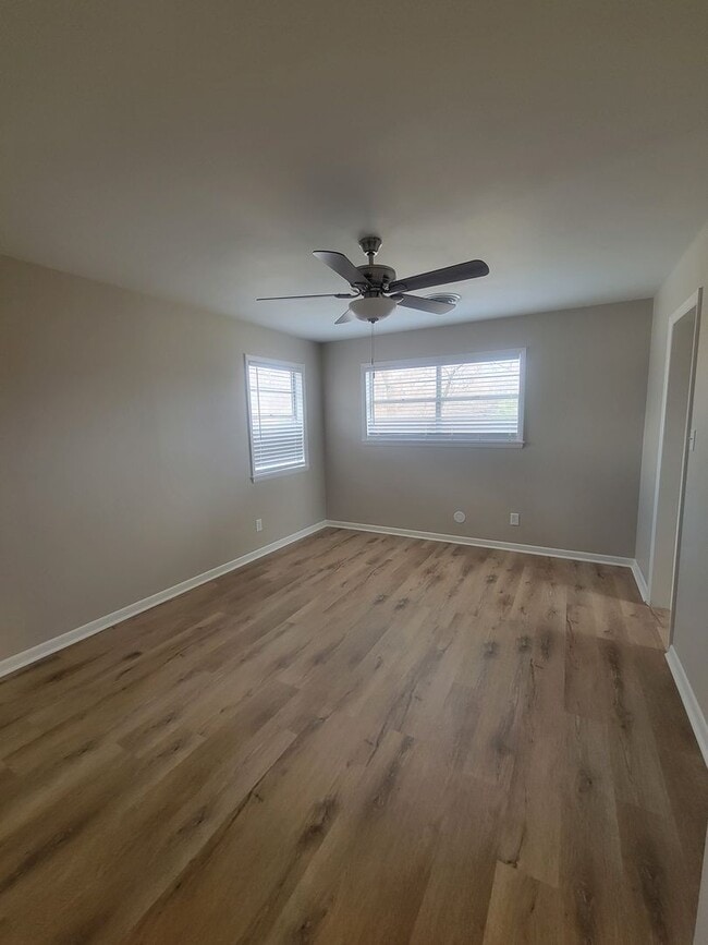 Building Photo - Make Midtown living your own!