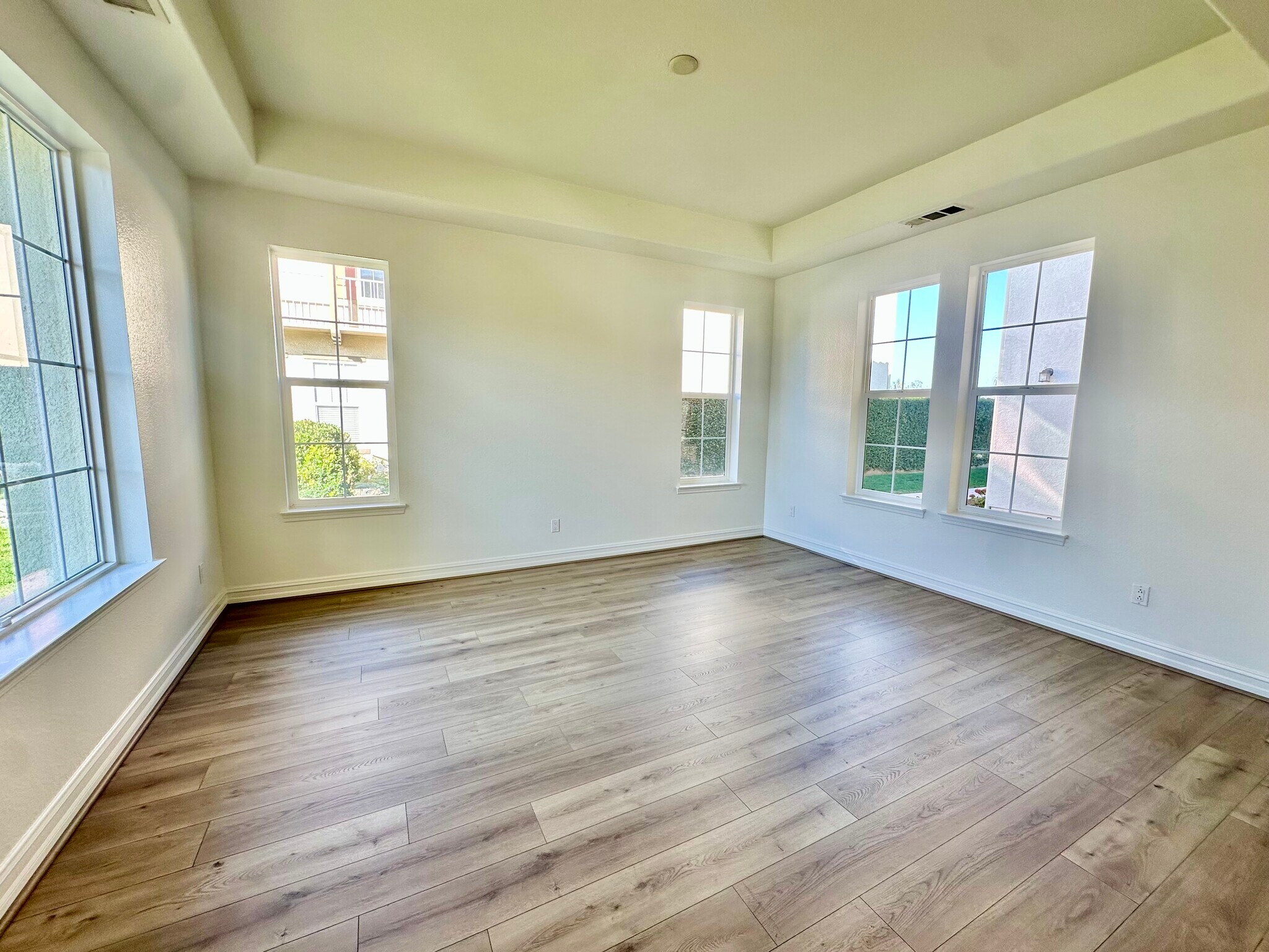 Building Photo - 1976 Lakota St