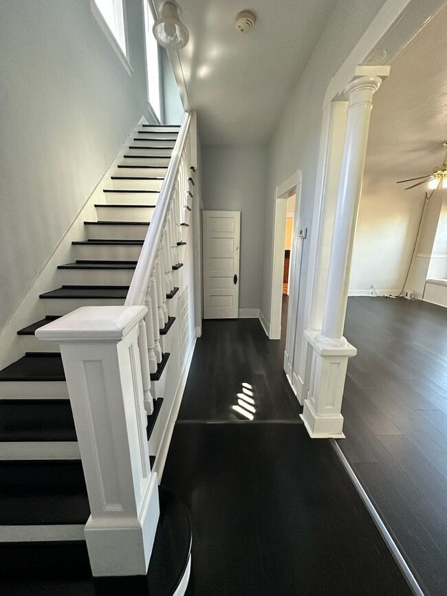 Building Photo - Charming home for rent in Hanford