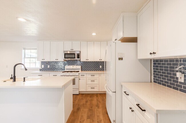 Building Photo - Heart of Eagle 4 Bed 2 Bath Home