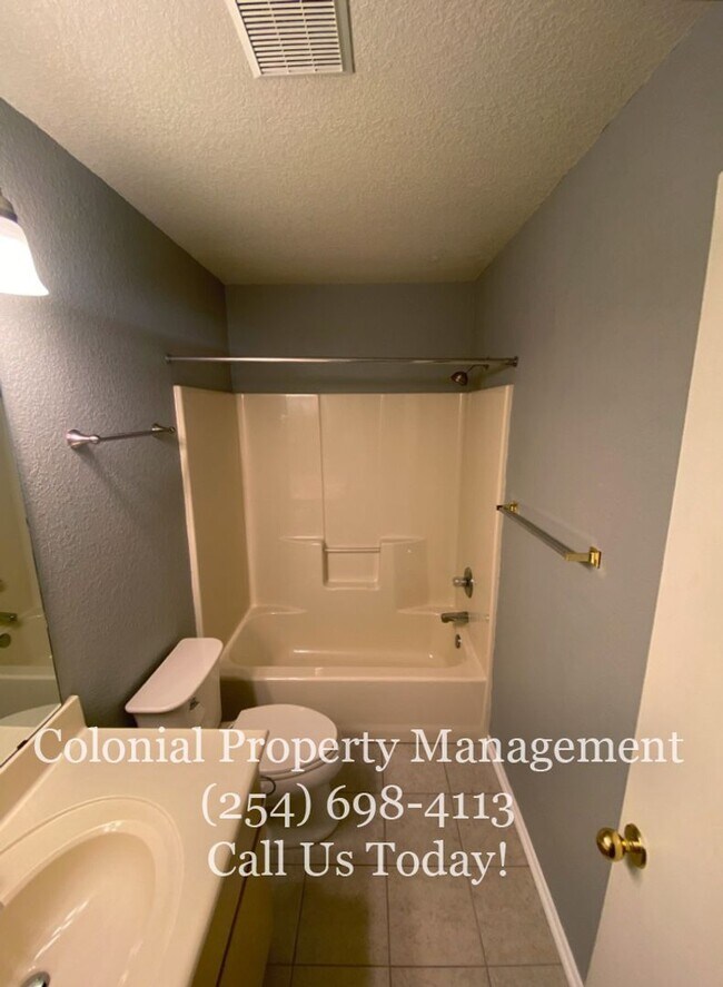 Building Photo - 2805 Alma Dr