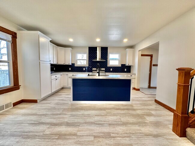 Building Photo - 1008 Giles St