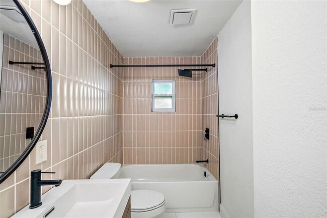 Building Photo - 779 12th Ave N