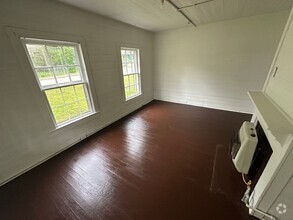 Building Photo - 2 Bedrooms- 1 Bathroom- Apartment in Lindale!