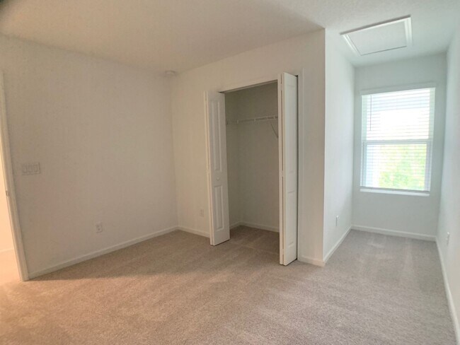 Building Photo - 697 Holly Lks Dr