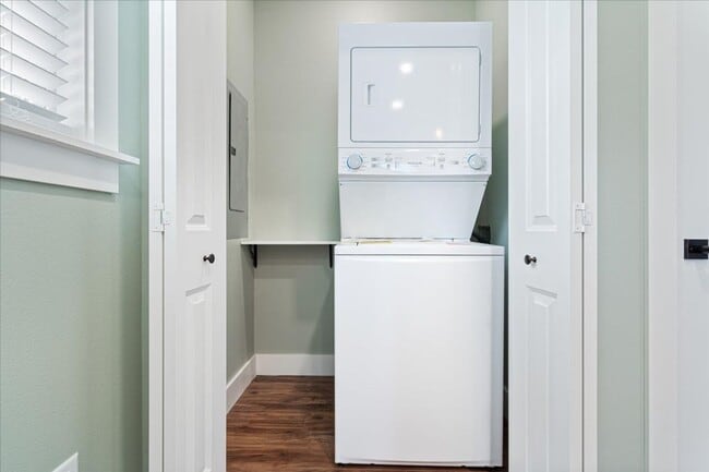 Building Photo - Brand New Cottage close to downtown and U ...