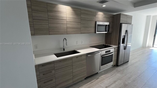 Building Photo - 121 NE 34th St