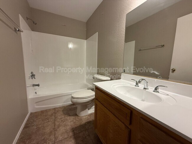 Building Photo - 5021 N 18th Ave