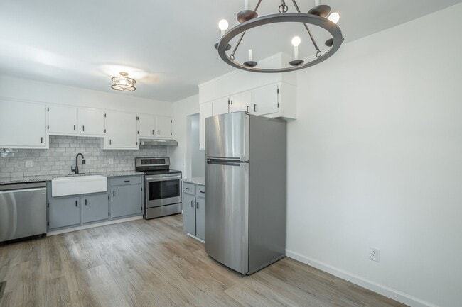 Building Photo - 1364 Meadowood Dr