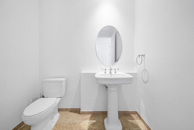 Building Photo - 824 Virginia Gardens Dr