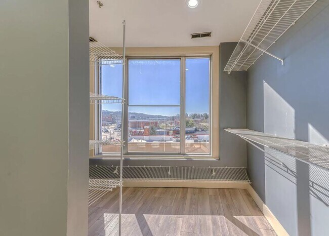 Building Photo - Fabulous ENTIRE 5th Floor DOWNTOWN 4/3.5 L...