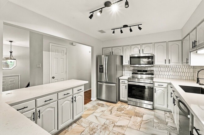 Building Photo - 7744 Champion Pines Dr