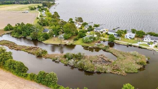Building Photo - Waterfront, furnished home with a boat dock