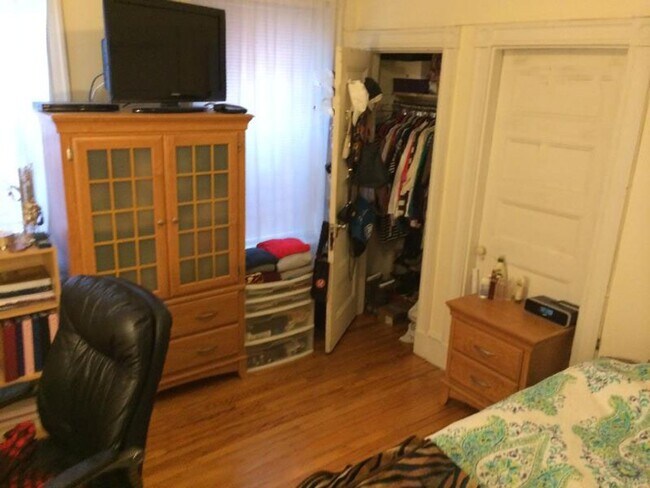 Building Photo - No Brokers Fee, One Month Rent-Free, Central Mission Hill Location. In-Unit Washer and Dryer.