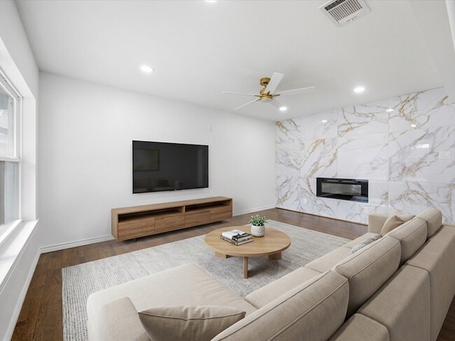 Building Photo - 10209 Casa View Dr