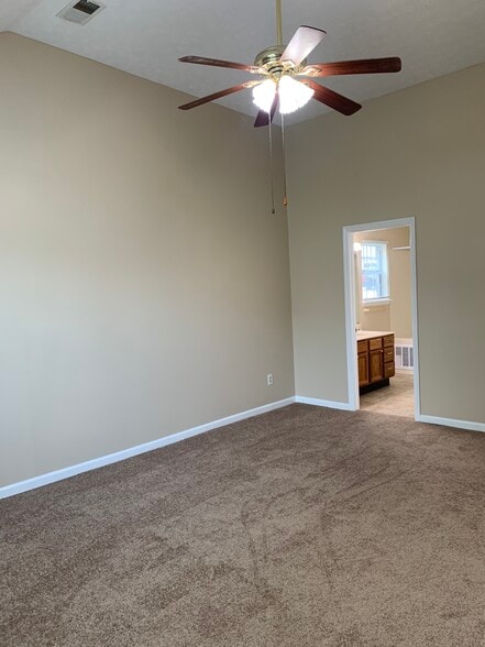 Building Photo - 213 Copperfield Ln