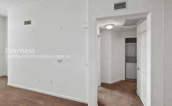 Building Photo - 1101 S Main St