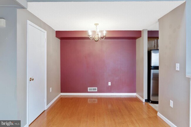 Building Photo - 2206 Aspen Dr