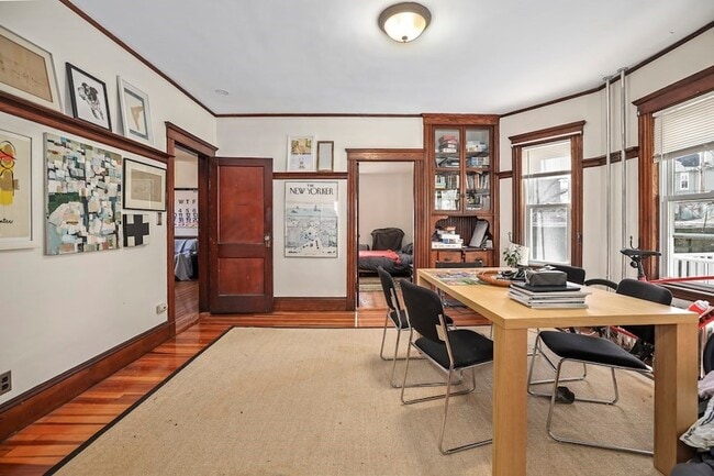 Building Photo - 822 Centre St