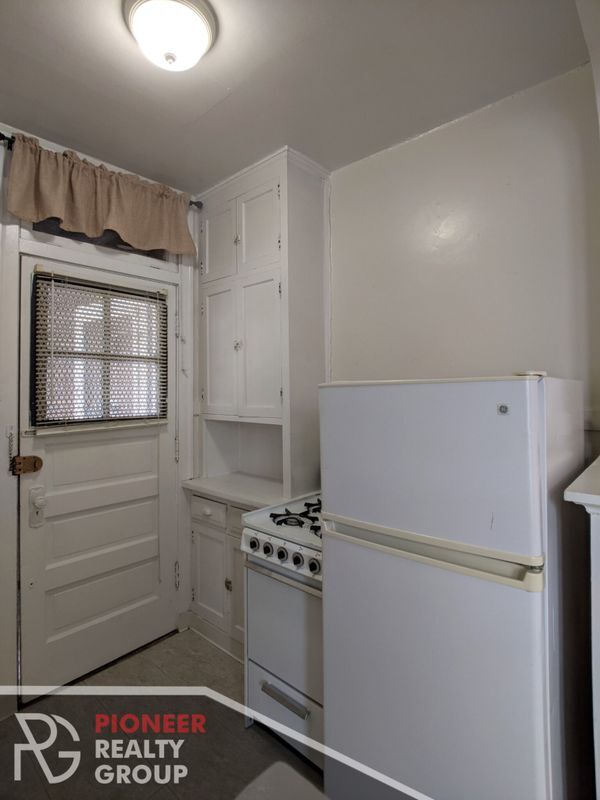 Building Photo - 3821 N Greenview Ave