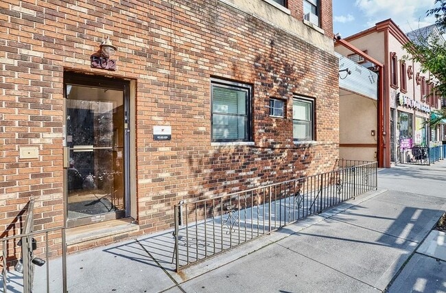 Building Photo - 502 Central Ave