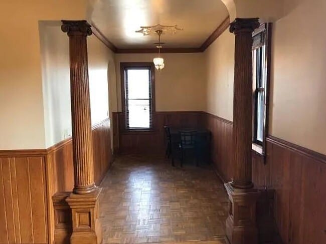 Building Photo - 526 W National Ave