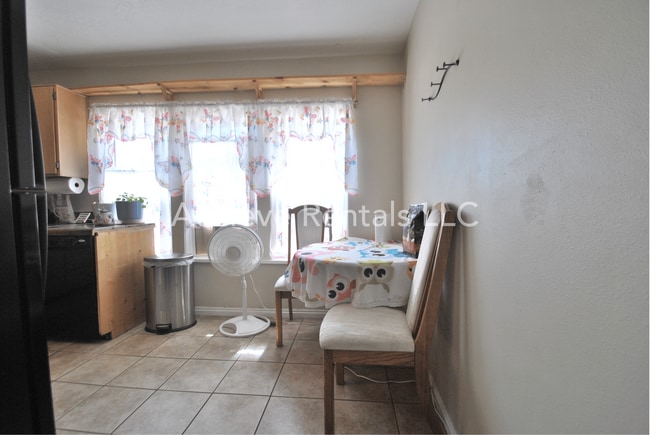 Building Photo - 328 N 200 W