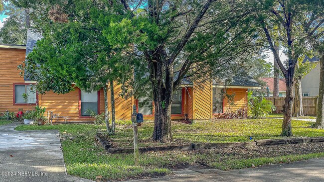 Building Photo - 437 W 9th St