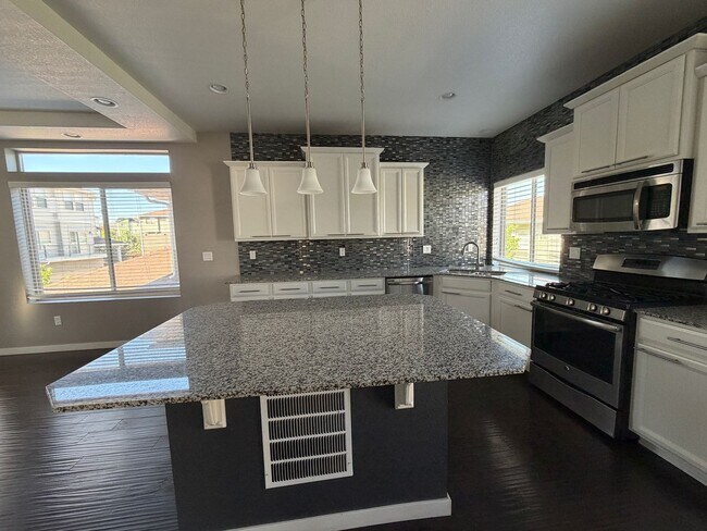 Building Photo - Beautiful Home in the Heart Of Castle Rock