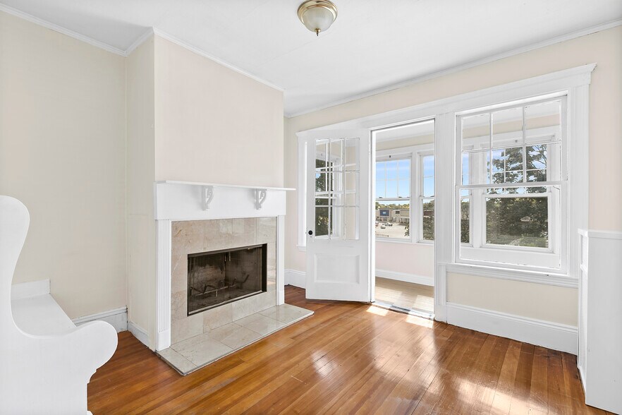 Building Photo - 723 Fellsway