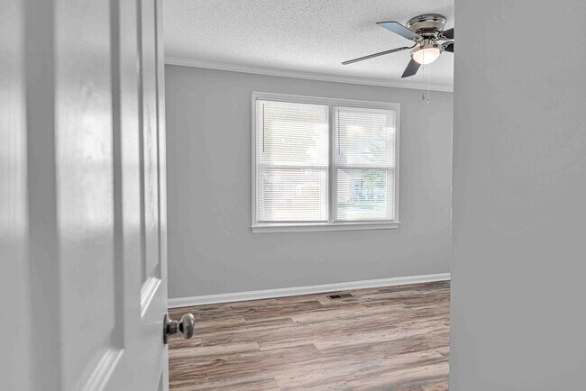 Building Photo - 322 Starling St
