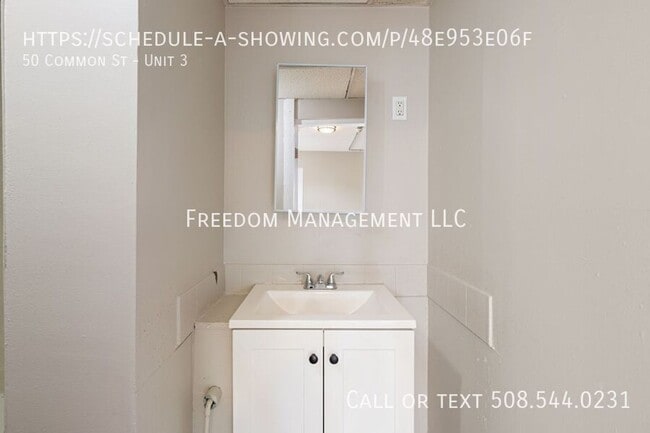 Building Photo - 50 1/2 Common St