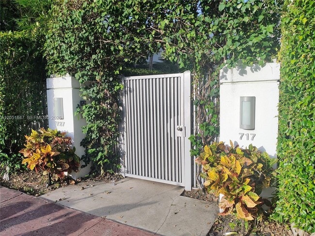 Building Photo - 717 Jefferson Ave