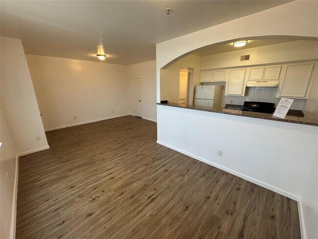 Building Photo - 8526 Lenore St