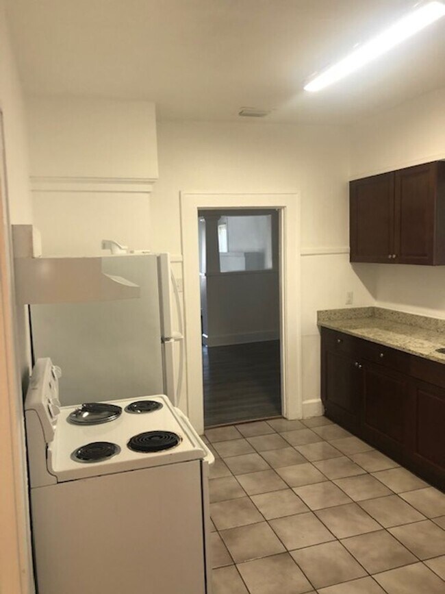 Building Photo - Lovely 3 bedroom 2 bathroom in St. Petersburg