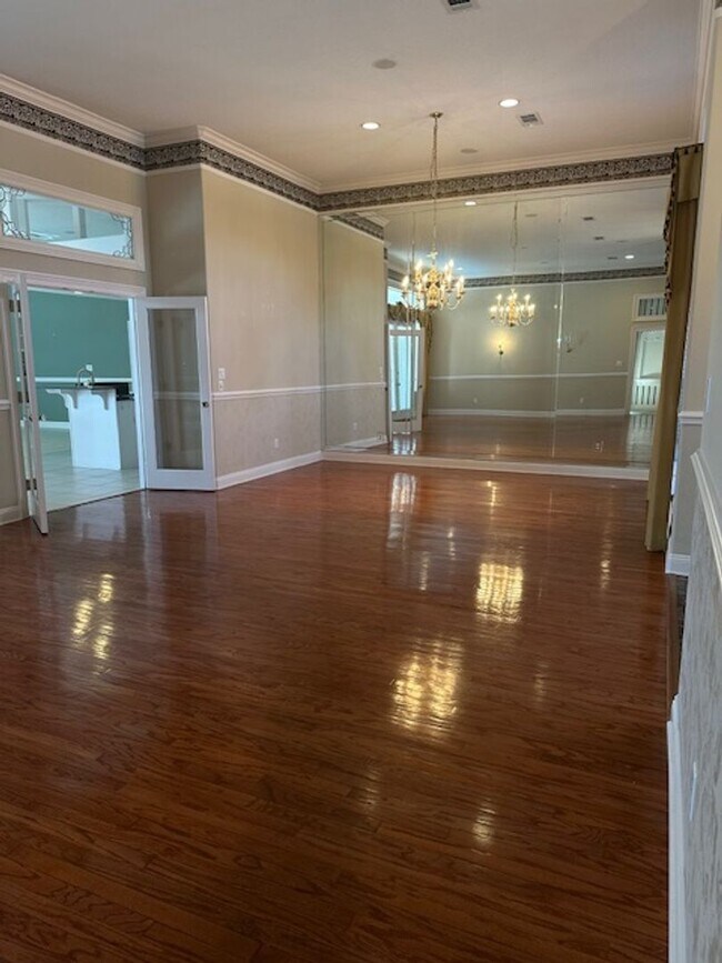 Building Photo - Fabulous Home in Gulf Breeze